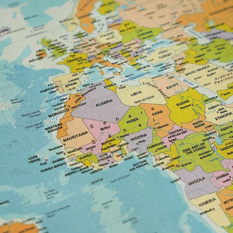 کاغذ کادو طرح کره زمین Earth design gift paper