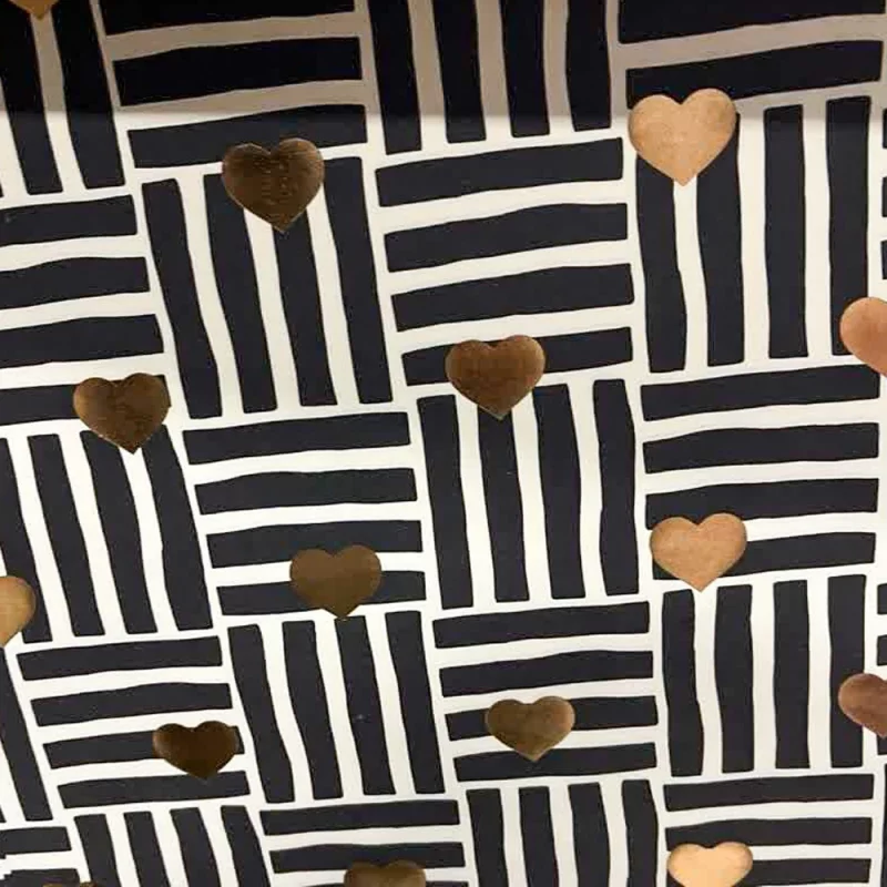 کاغذ کادو طلاکوب راه راه طرح قلب طلایی  Corrugated gilded gift paper