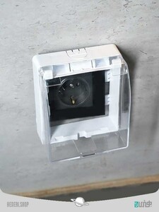 محافظ پریز برق Power outlet protector