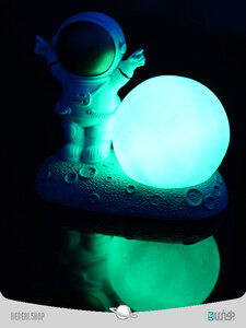 Astronaut design bedside lamp