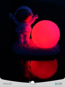 Astronaut design bedside lamp