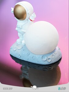 Astronaut design bedside lamp