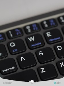 Mini BT Wireless Keyboard with Touchpad Mous Foldable Bluetooth Keyboard