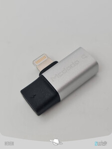 مبدل لایتنینگ  ۲ به ۱ صدا و لایتنینگ برند مک دودو Mcdodo Lightning to 3.5mm Audio Adapter CA-621
