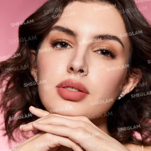 رژ لب مخملی استار لایت رنگ Magical D-light شیگلم sheglam