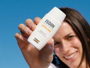 ضد آفتاب ایزدین مدل اکتیو یونیفای ضد لک SPF 50