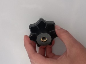 مهره خروسکی فلکه ای درپوش دار 10 هفت پر قطر دسته پلاستیکی 65 mm