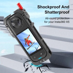 قاب فلزی مشکی Insta360 X5 مناسب برای فیلم‌برداری در فضای باز