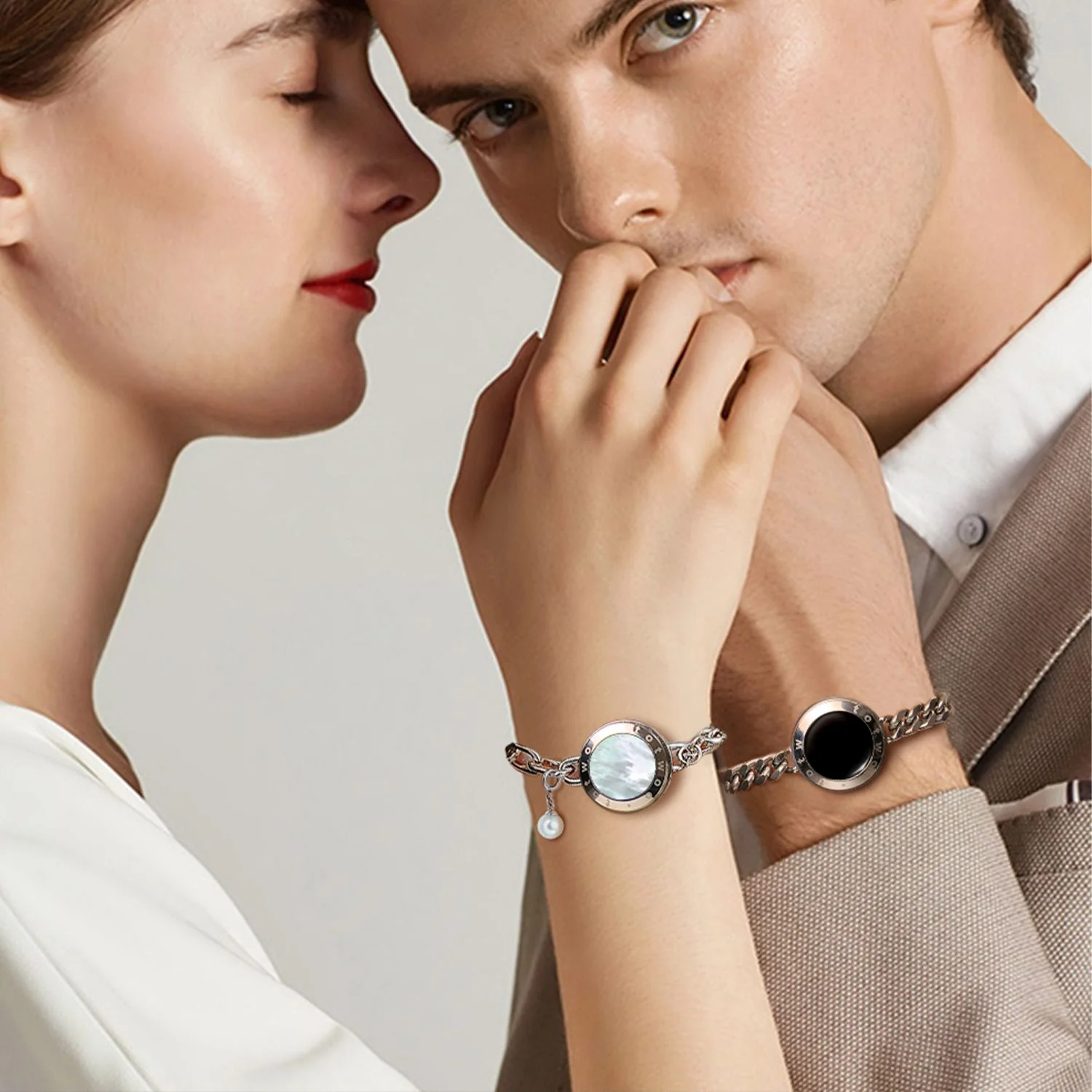 ست دستبند عشق و دلتنگی توتو نقرهای روی دست