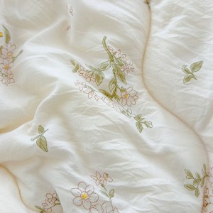 لحاف چهارفصل نرم‌ و پنبه ای