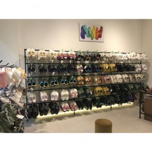 واحد 215- فروشگاه CLOGS