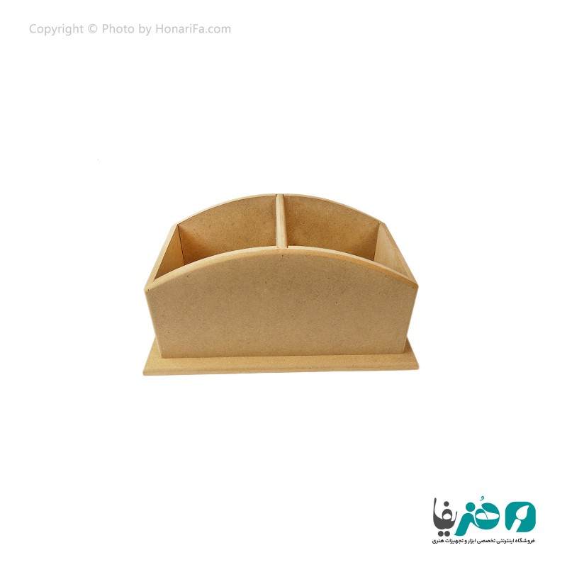 جا قاشقی چوبی ایستاده