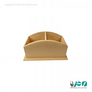 جا قاشقی چوبی ایستاده