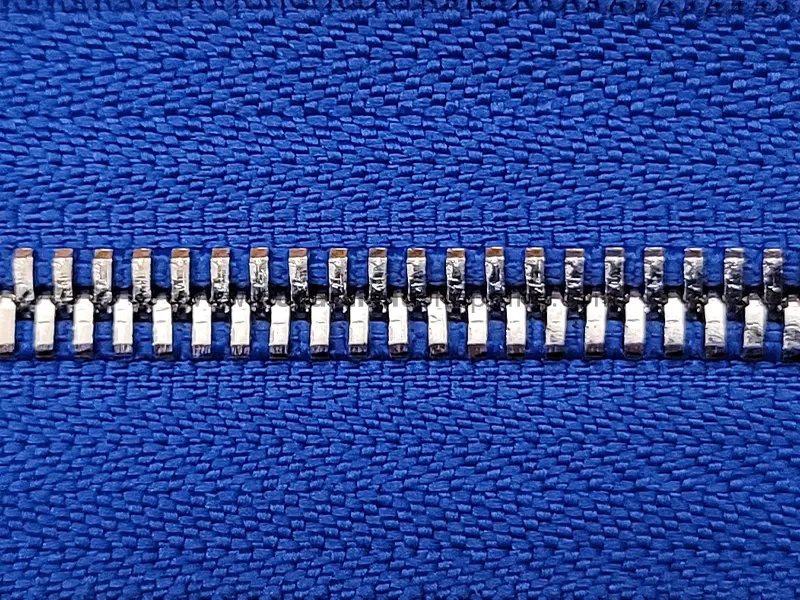 زیپ دوطرفه فلزی سایز 5 رنگ آبی دندانه نیکل (1 متری)