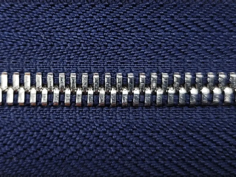 زیپ فلزی سایز 5 رنگ سرمه ای دندانه نیکل (1 متری)