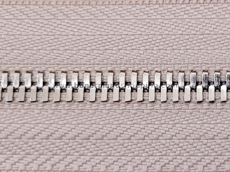 زیپ دوطرفه فلزی سایز 5 رنگ کرم دندانه نیکل (1 متری)