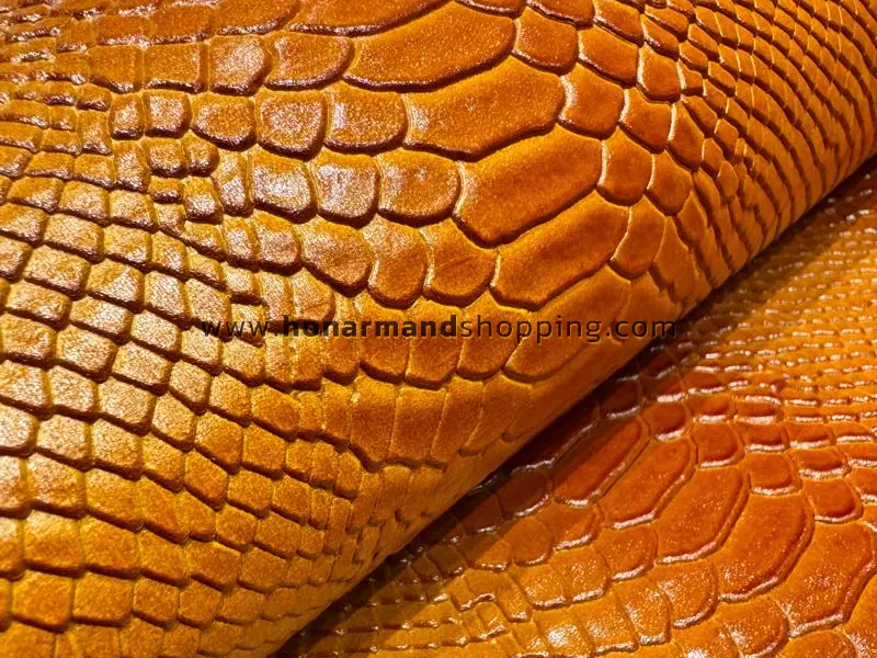 چرم گاوی طرح پیتون رنگ عسلی