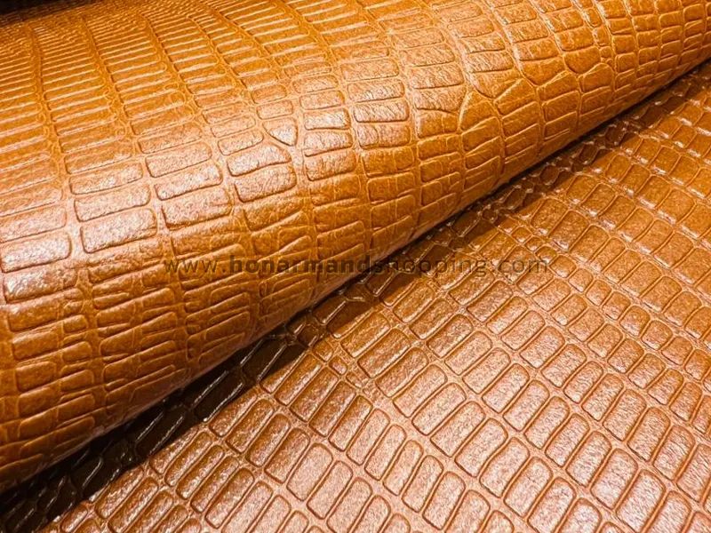 چرم طبیعی گاوی طرح لیزارد رنگ عسلی