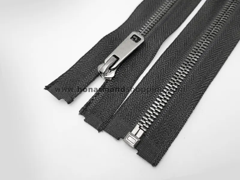 زیپ کاپشنی فلزی رنگ مشکی دندانه دودی (طول 70 سانت)