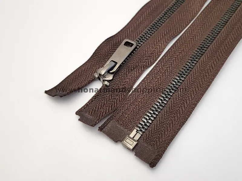 زیپ کاپشنی فلزی رنگ قهوه ای دندانه دودی (طول 70 سانت)
