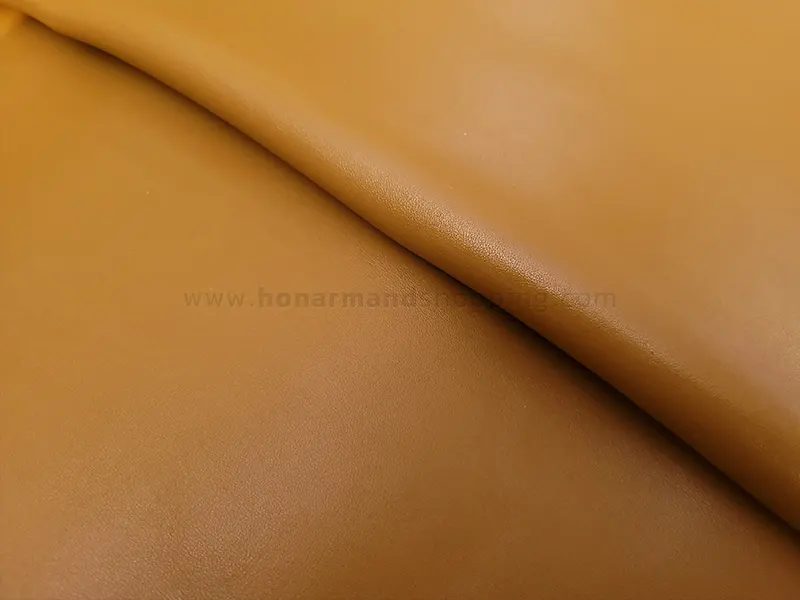 چرم گاوی وکیوم طرح ساده رنگ شتری