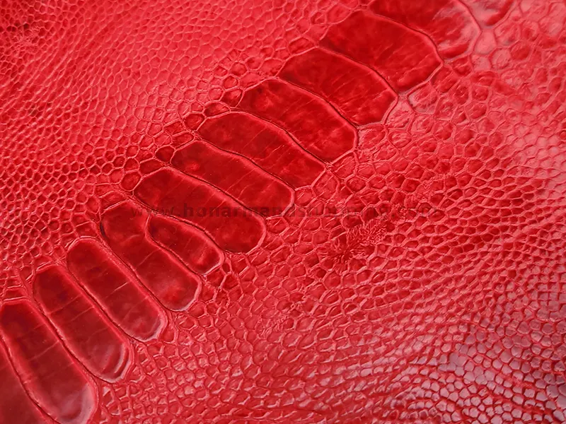 چرم ساق پای شترمرغ رنگ قرمز