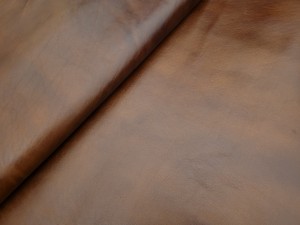 چرم طبیعی گاوی ساده رنگ عسلی تیره