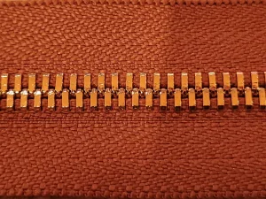 زیپ دوطرفه فلزی سایز 5 رنگ عسلی دندانه لایت (1 متری)