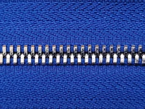 زیپ دوطرفه فلزی سایز 5 رنگ آبی دندانه نیکل (1 متری)