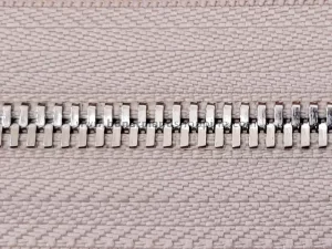 زیپ دوطرفه فلزی سایز 5 رنگ کرم دندانه نیکل (1 متری)