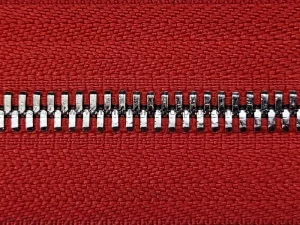 زیپ دوطرفه فلزی سایز 5 رنگ قرمز دندانه نیکل (1 متری)