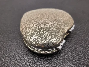 آینه جیبی تاشو طرح قلبی روکش چرم طبیعی