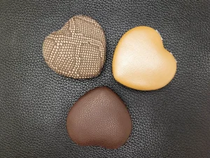 آینه جیبی تاشو طرح قلبی روکش چرم طبیعی