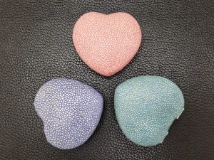 آینه جیبی تاشو طرح قلبی روکش چرم طبیعی