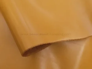 چرم گاوی وکیوم طرح ساده رنگ شتری