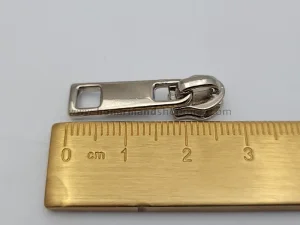 سرزیپ شماره 3 مناسب زیپ دندانه پلاستیکی