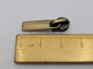 سرزیپ شماره 3 مناسب زیپ دندانه پلاستیکی رنگ زردقلم