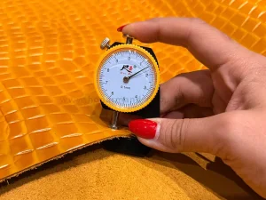 چرم گاوی طرح سنگی رنگ زرد