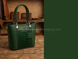 کیف چرمی زنانه رنگ سبز یشمی به همراه بند رودوشی