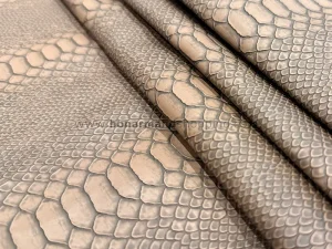 چرم مصنوعی طرح پیتون رنگ قهوه ای روشن (ابعاد 100x140 سانت)