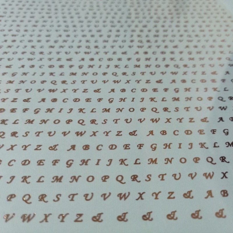 طلق رزین طرح حروف لاتین طلایی سایز کوچک