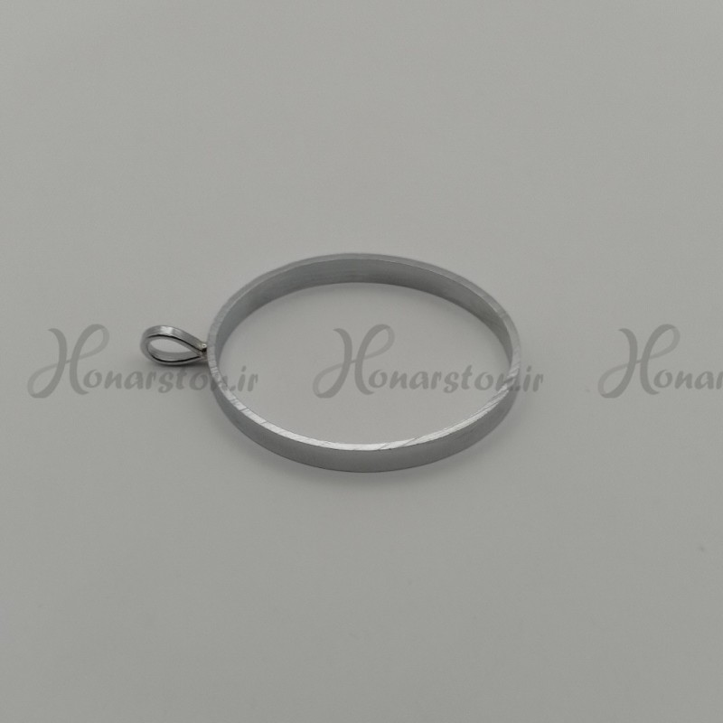 قاب فلزی رزین مدل آویز طرح بیضی نقره ای سایز 3 در 4 سانت