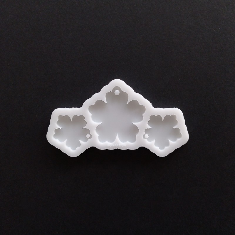 قالب سیلیکونی رزین مدل گوشواره و گردنبند طرح گل پنج پر