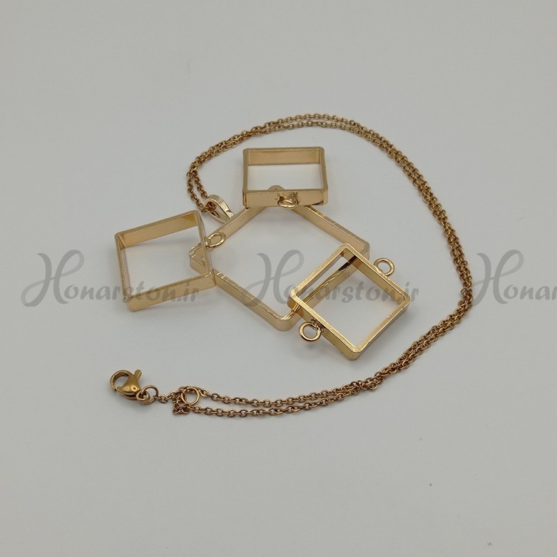 ست قاب فلزی طلایی رزین طرح مربع همراه با زنجیر