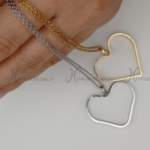 قاب فلزی نقره ای طرح قلب همراه با زنجیر