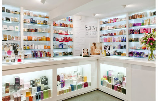 به جایگاه شغل شریف عطر فروشی توسط افراد غیر کارشناس ، لطمه وارد می شود