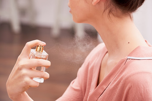 چه طور برای یک خانم عطر انتخاب کنیم؟