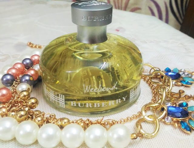نقد و بررسی عطر زنانه باربری ویکند