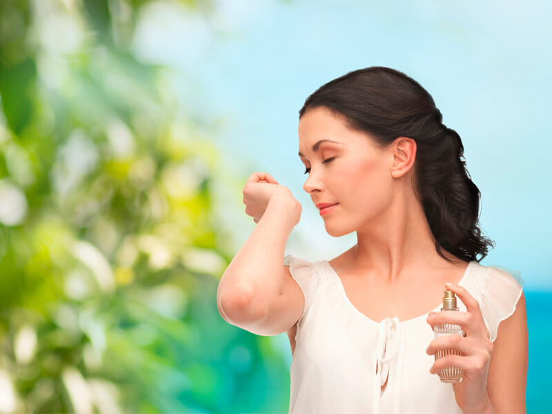 چگونه عطر شما می تواند حشرات را دور کند؟