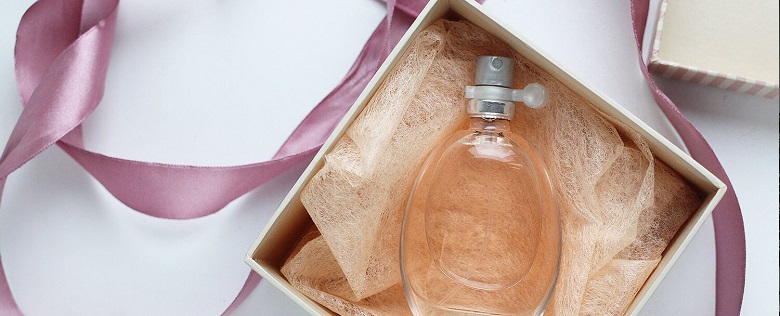 نحوه نگهداری عطر: 15 راه برای کمک به ماندگاری عطر شما